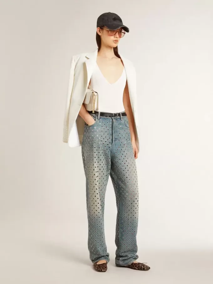 Vaqueros lavados para mujer con ojales en toda la prenda Vaqueros lavados para mujer con ojales en toda la prenda