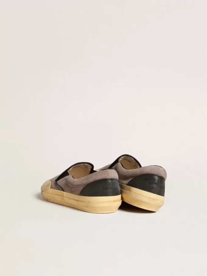 VCE Penstar para hombre en ante gris paloma con lengüeta del talón en cuero negro VCE Penstar para hombre en ante gris paloma con lengüeta del talón en cuero negro