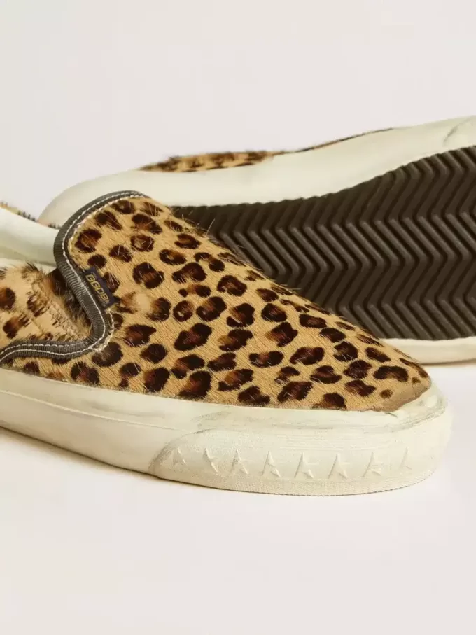 VCE Penstar para hombre en piel de potro con estampado de leopardo y lengüeta de cuero negro en el talón VCE Penstar para hombre en piel de potro con estampado de leopardo y lengüeta de cuero negro en el talón