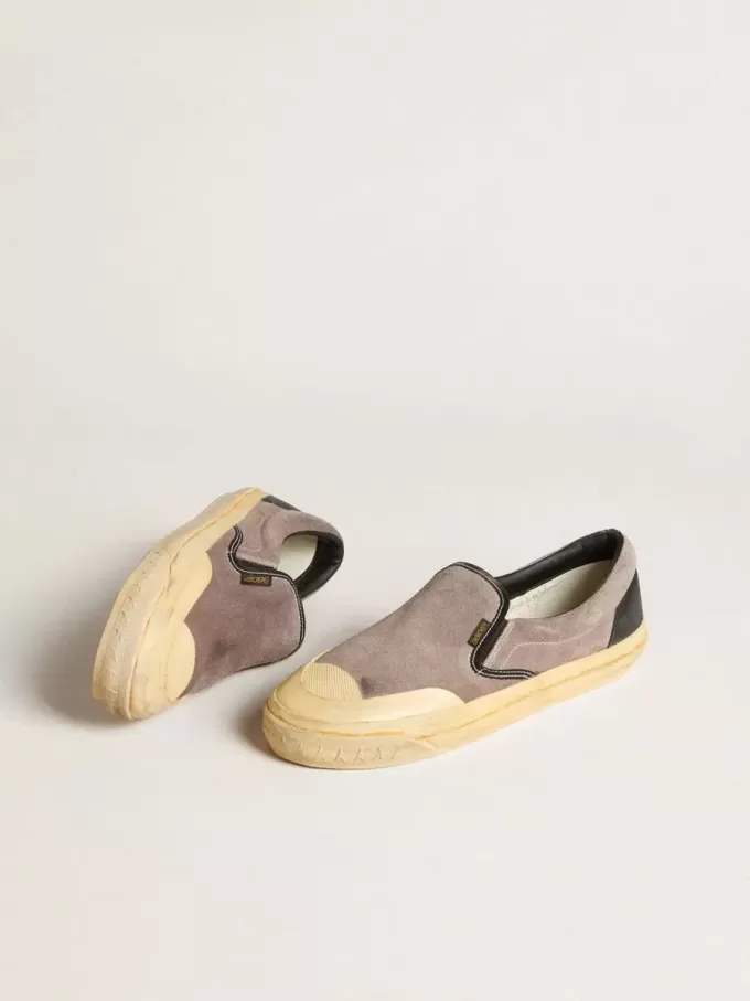 VCE Penstar para mujer en ante gris paloma con lengüeta de cuero negro en el talón