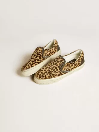 VCE Penstar para mujer en piel de potro con estampado de leopardo y lengüeta del talón en piel negra
