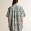Vestido camisero corto de mujer en popelín de algodón azul claro con estampado marino integral Vestido camisero corto de mujer en popelín de algodón azul claro con estampado marino integral