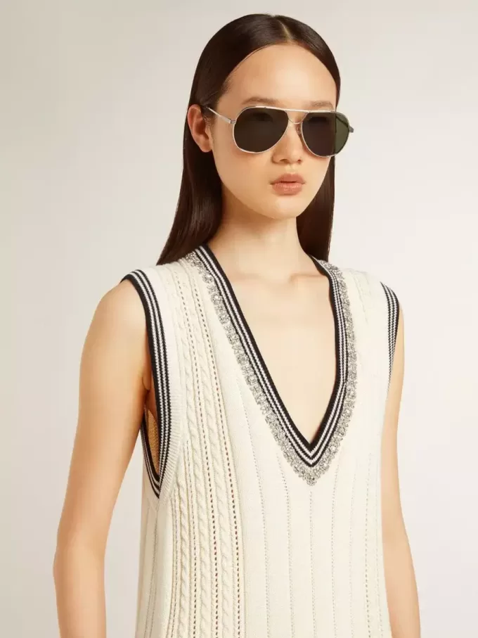 Vestido camisero de algodón blanco desgastado para mujer con ribetes azul oscuro y cristales Vestido camisero de algodón blanco desgastado para mujer con ribetes azul oscuro y cristales