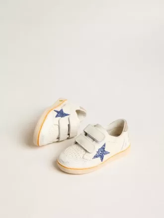 Young Ball Star con estrella azul brillante y lengüeta trasera de ante beige