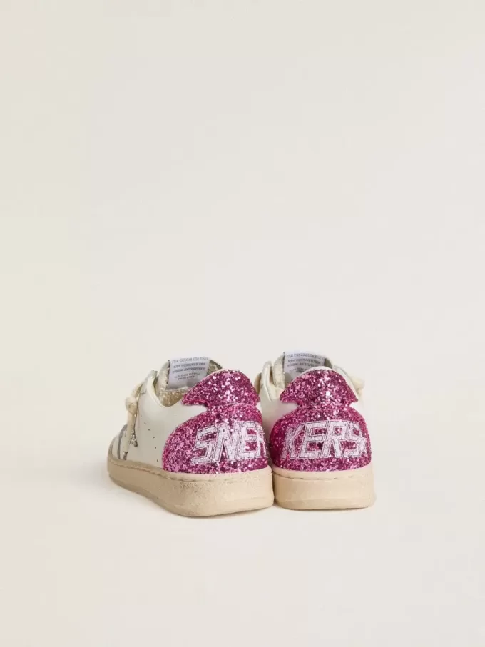 Young Ball Star con estrella plateada brillante y lengüeta rosa brillante en el talón Young Ball Star con estrella plateada brillante y lengüeta rosa brillante en el talón