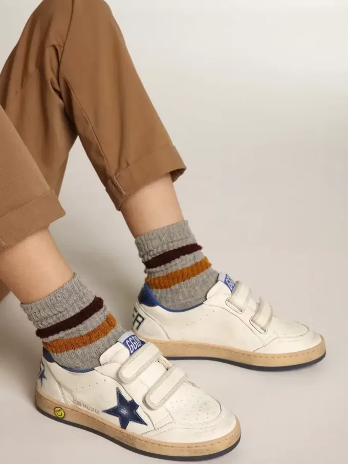 Young Ball Star con estrella y lengüeta trasera de cuero azul metalizado Young Ball Star con estrella y lengüeta trasera de cuero azul metalizado