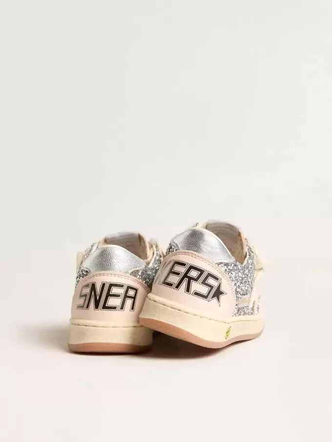 Young Ball Star con purpurina y lengüeta del talón en piel metalizada plateada Young Ball Star con purpurina y lengüeta del talón en piel metalizada plateada