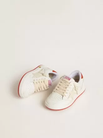 Young Ball Star en piel con estrella color crema y lengüeta trasera de piel roja