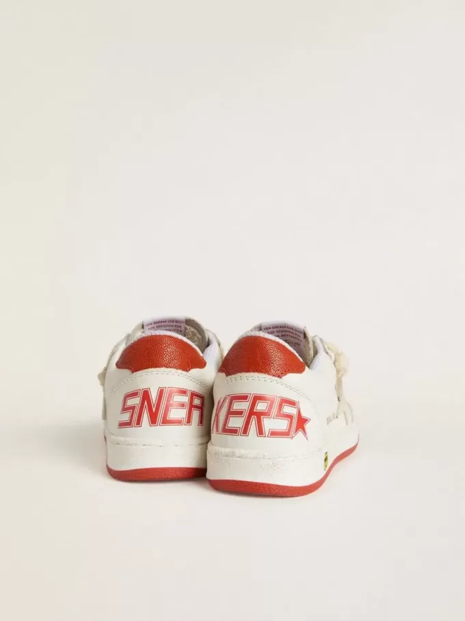 Young Ball Star en piel con estrella color crema y lengüeta trasera de piel roja Young Ball Star en piel con estrella color crema y lengüeta trasera de piel roja