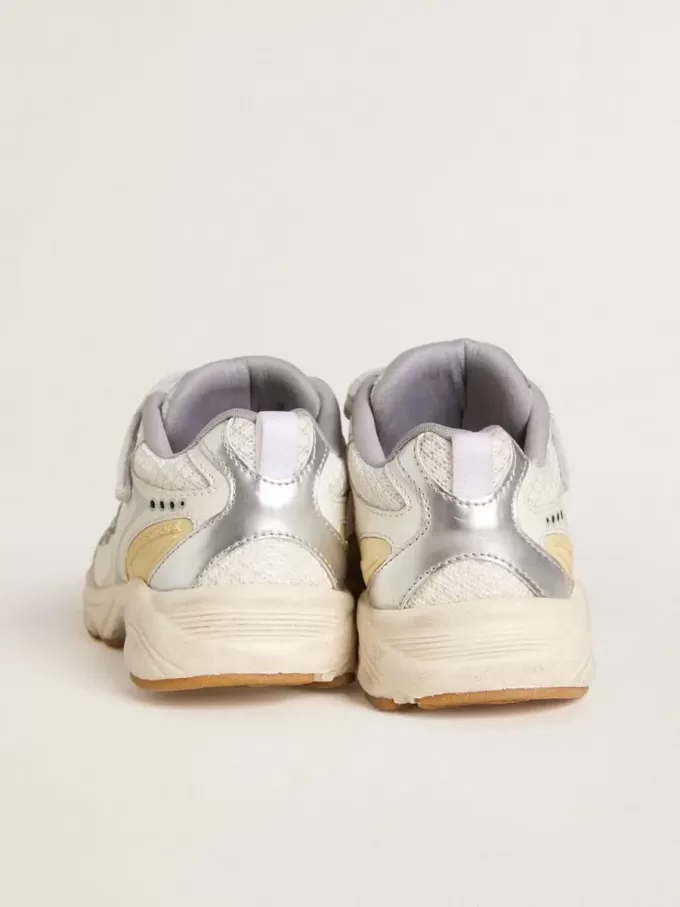 Young Lightstar en piel blanca y malla con estrella de piel blanca Young Lightstar en piel blanca y malla con estrella de piel blanca