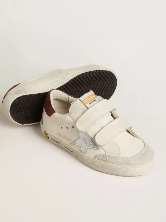 Young Old School con estrella de cuero metalizado plateado y lengüeta del talón de ante morado. Young Old School con estrella de cuero metalizado plateado y lengüeta del talón de ante morado.