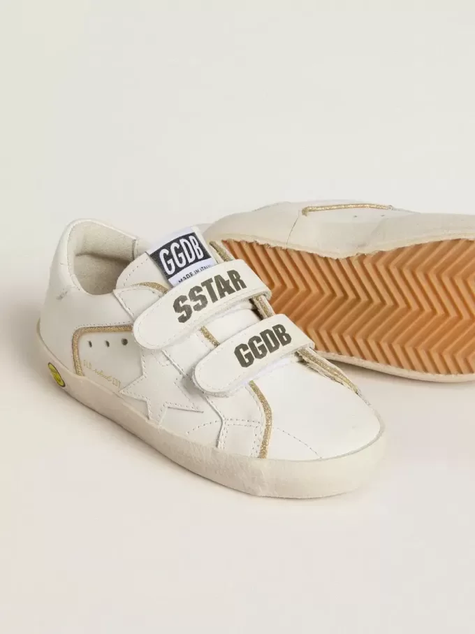 Young Old School en piel blanca con detalles dorados Young Old School en piel blanca con detalles dorados