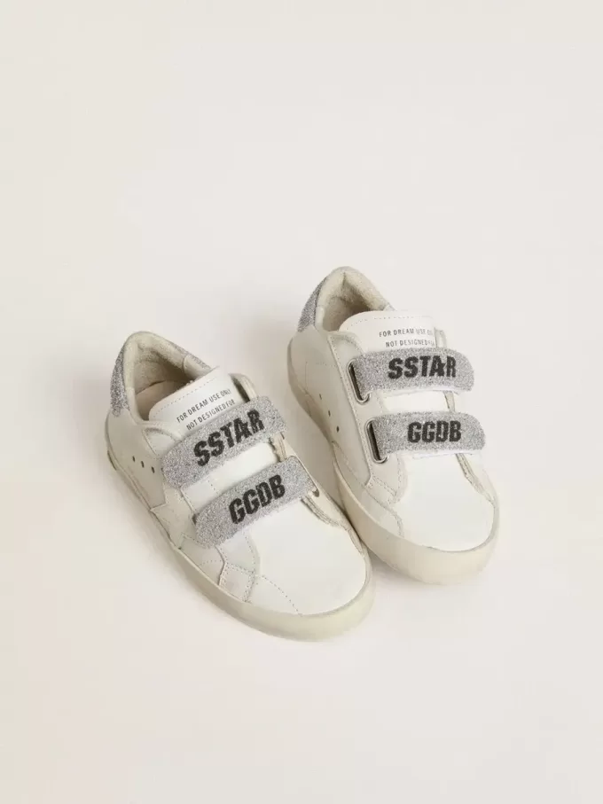 Young Old School en piel blanca con lengüeta y tiras en el talón con cristales Swarovski plateados