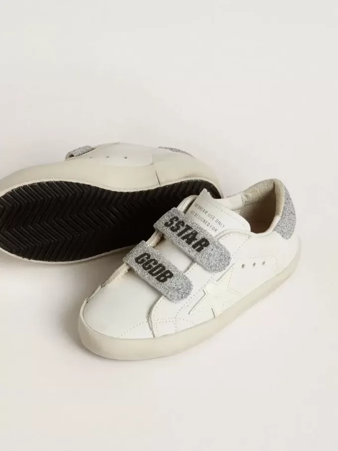 Young Old School en piel blanca con lengüeta y tiras en el talón con cristales Swarovski plateados