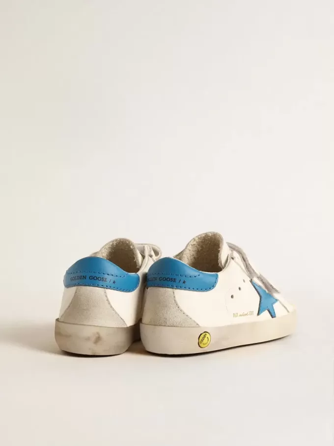 Young Old School en piel con estrella azul claro y lengüeta en el talón