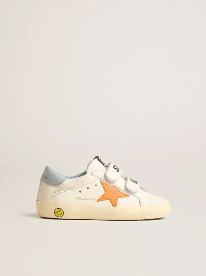 Young Old School en piel con estrella naranja y lengüeta azul claro en el talón Young Old School en piel con estrella naranja y lengüeta azul claro en el talón