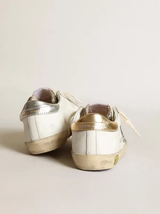 Young Super-Star con estrella plateada brillante y lengüeta platino