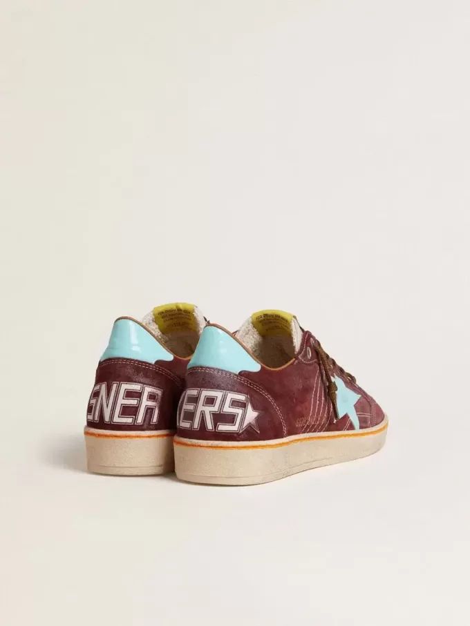 Zapatillas Ball Star para hombre en ante rojo oscuro con estrella azul claro y lengüeta en el talón