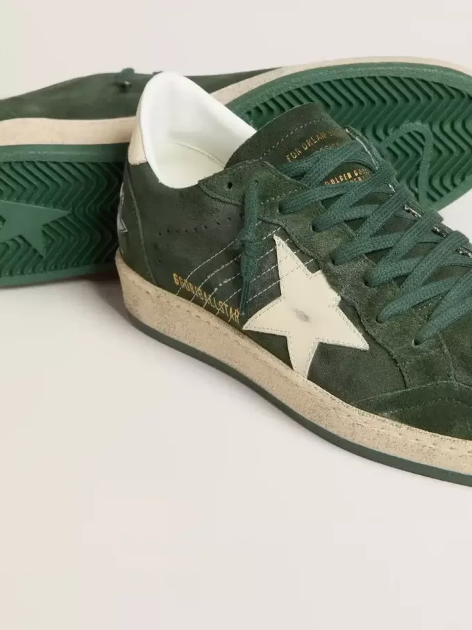 Zapatillas Ball Star para hombre en ante verde con estrella y lengüeta en el talón de piel blanca Zapatillas Ball Star para hombre en ante verde con estrella y lengüeta en el talón de piel blanca