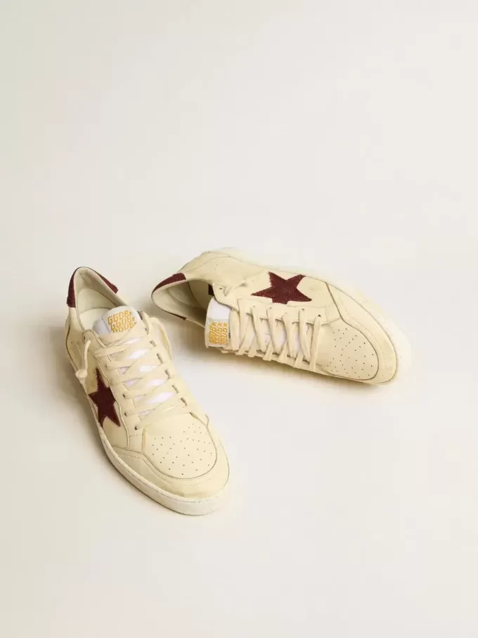 Zapatillas Ball Star para hombre en napa beige con estrella de malla burdeos y lengüeta en el talón
