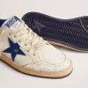 Zapatillas Ball Star para hombre en napa blanca con estrella azul y lengüeta en el talón Zapatillas Ball Star para hombre en napa blanca con estrella azul y lengüeta en el talón