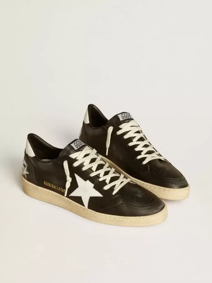 Zapatillas Ball Star para hombre en napa negra con estrella y lengüeta en el talón de cuero blanco
