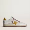 Zapatillas Ball Star para hombre en piel napa blanca con estrella y lengüeta en el talón en piel con estampado animal amarillo