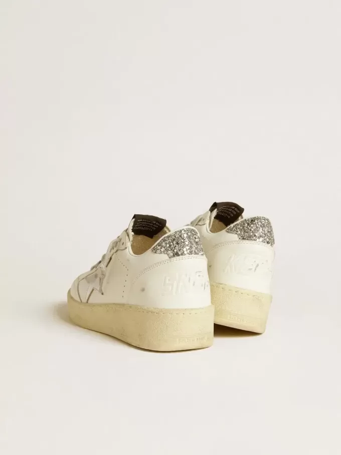 Zapatillas Ball Star para mujer con estrella de piel plateada y lengüeta del talón con purpurina plateada Zapatillas Ball Star para mujer con estrella de piel plateada y lengüeta del talón con purpurina plateada