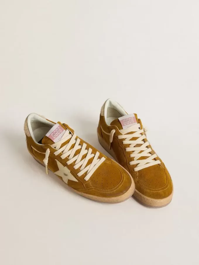 Zapatillas Ball Star para mujer en ante con estrella de piel beige y lengüeta del talón en piel de potro Zapatillas Ball Star para mujer en ante con estrella de piel beige y lengüeta del talón en piel de potro