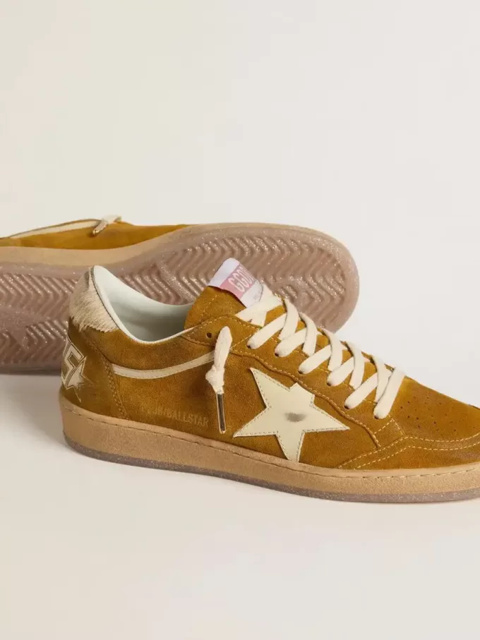 Zapatillas Ball Star para mujer en ante con estrella de piel beige y lengüeta del talón en piel de potro Zapatillas Ball Star para mujer en ante con estrella de piel beige y lengüeta del talón en piel de potro