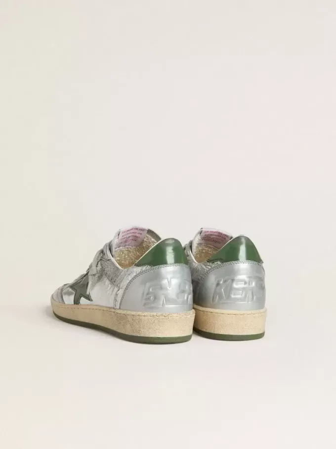 Zapatillas Ball Star para mujer en nailon plateado con estrella y lengüeta en el talón de piel verde Zapatillas Ball Star para mujer en nailon plateado con estrella y lengüeta en el talón de piel verde