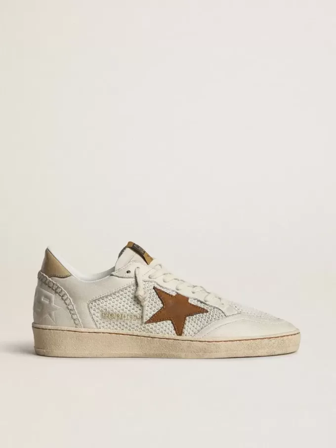 Zapatillas Ball Star para mujer en napa blanca y malla con estrella de nubuck color tabaco y lengüeta trasera beige