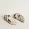 Zapatillas Ball Star para mujer en napa blanca y malla con estrella de nubuck color tabaco y lengüeta trasera beige