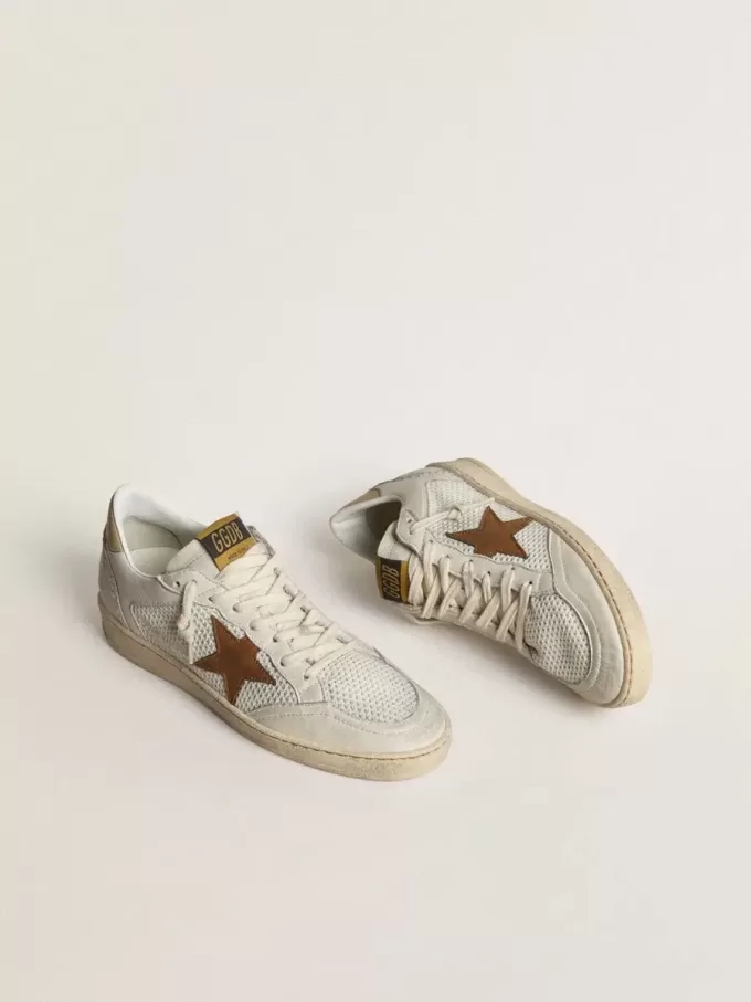 Zapatillas Ball Star para mujer en napa blanca y malla con estrella de nubuck color tabaco y lengüeta trasera beige