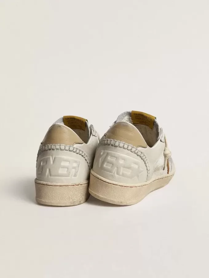 Zapatillas Ball Star para mujer en napa blanca y malla con estrella de nubuck color tabaco y lengüeta trasera beige