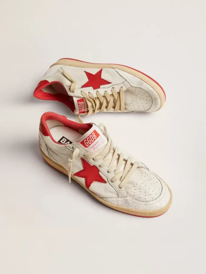 Zapatillas Ball Star para mujer en piel blanca con estrella roja y lengüeta en el talón