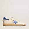 Zapatillas Ball Star Wishes para hombre en piel napa blanca con estrella azul brillante y lengüeta en el talón