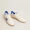 Zapatillas Ball Star Wishes para hombre en piel napa blanca con estrella azul brillante y lengüeta en el talón