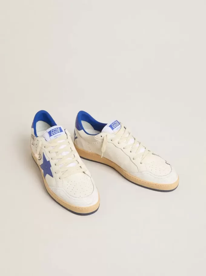 Zapatillas Ball Star Wishes para hombre en piel napa blanca con estrella azul brillante y lengüeta en el talón