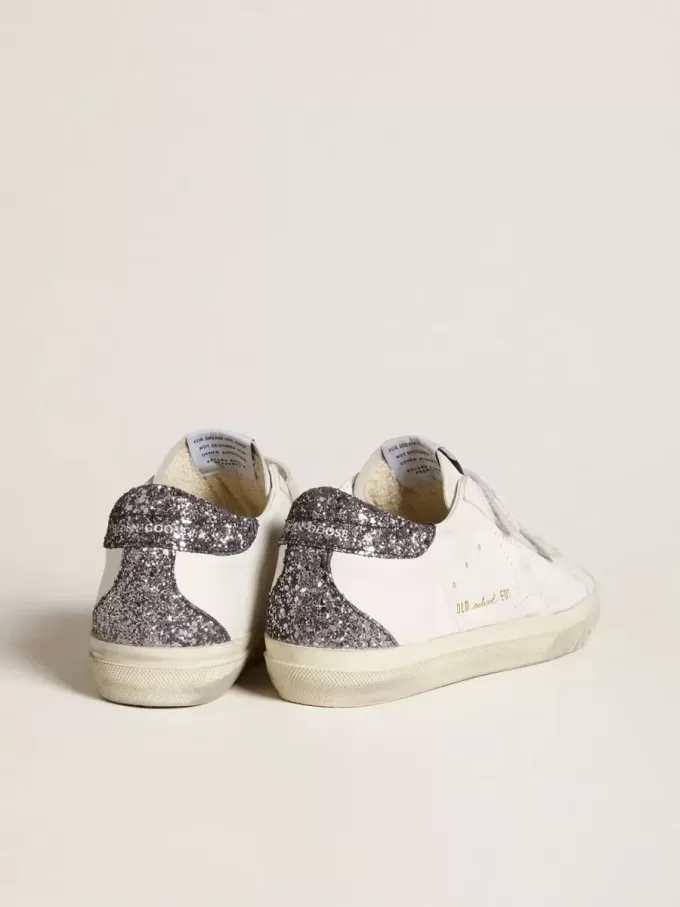 Zapatillas Old School de origen biológico con estrella perforada y lengüeta con purpurina en el talón