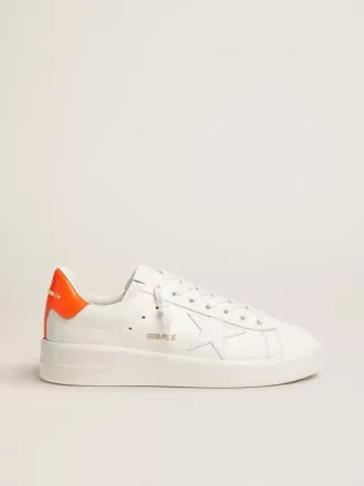Zapatillas Purestar blancas con lengüeta naranja fluorescente en el talón
