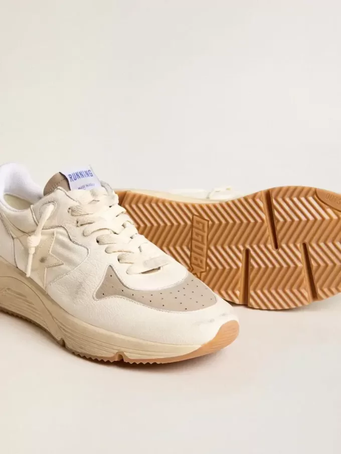 Zapatillas Running Sole para hombre en piel napa con estrella de piel beige y lengüeta roja en el talón