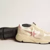 Zapatillas Running Sole para mujer en nailon beige con estrella y lengüeta en el talón de piel rosa