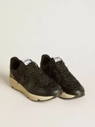 Zapatillas Running Sole para mujer en negro brillante con estrella de piel y lengüeta de nubuck en el talón