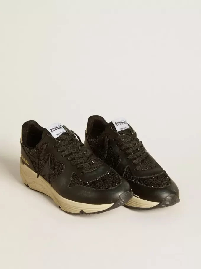 Zapatillas Running Sole para mujer en negro brillante con estrella de piel y lengüeta de nubuck en el talón Zapatillas Running Sole para mujer en negro brillante con estrella de piel y lengüeta de nubuck en el talón
