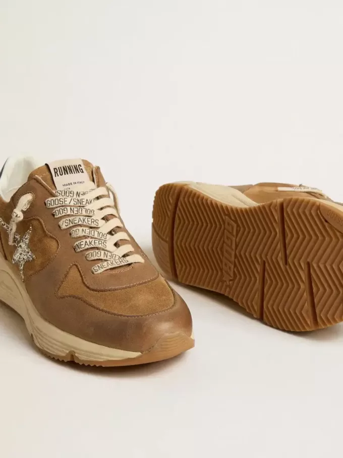 Zapatillas Running Sole para mujer en piel napa y ante color tabaco con estrella plateada brillante