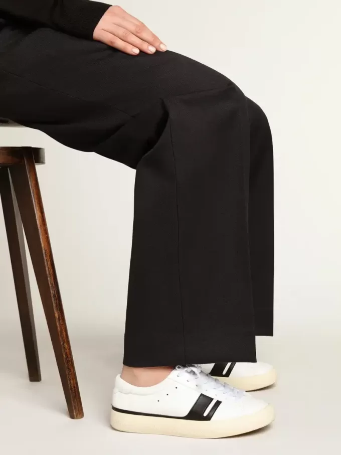 Zapatillas sostenibles Yatay Modelo 1B con parte superior blanca de origen biológico y Y negra Zapatillas sostenibles Yatay Modelo 1B con parte superior blanca de origen biológico y Y negra