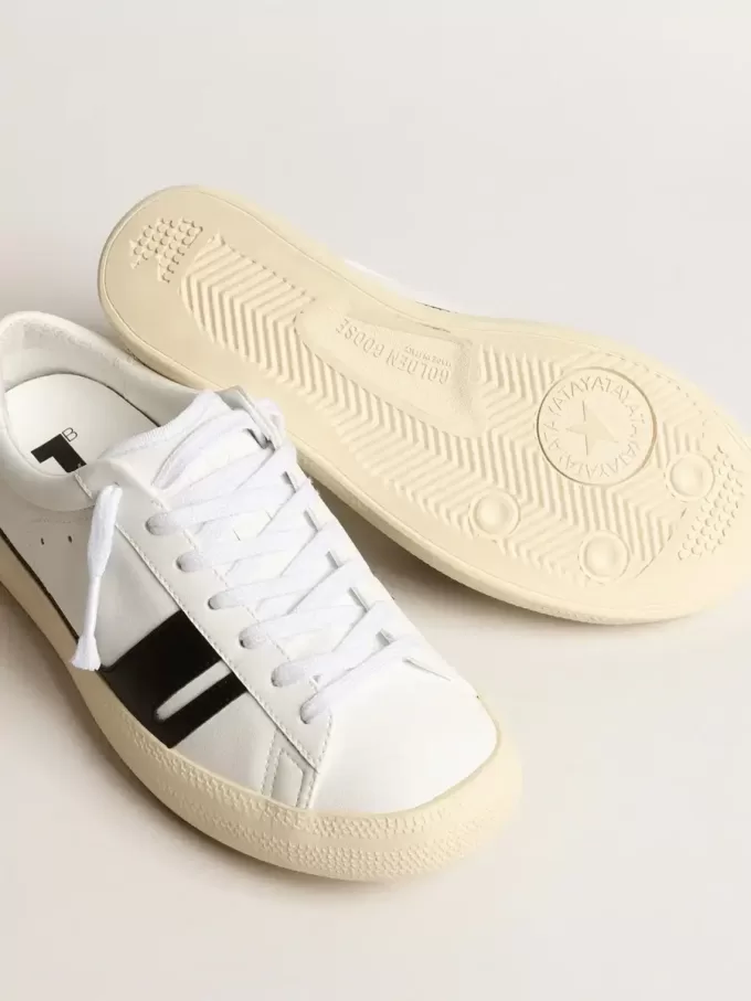 Zapatillas sostenibles Yatay Modelo 1B con parte superior blanca de origen biológico y Y negra Zapatillas sostenibles Yatay Modelo 1B con parte superior blanca de origen biológico y Y negra