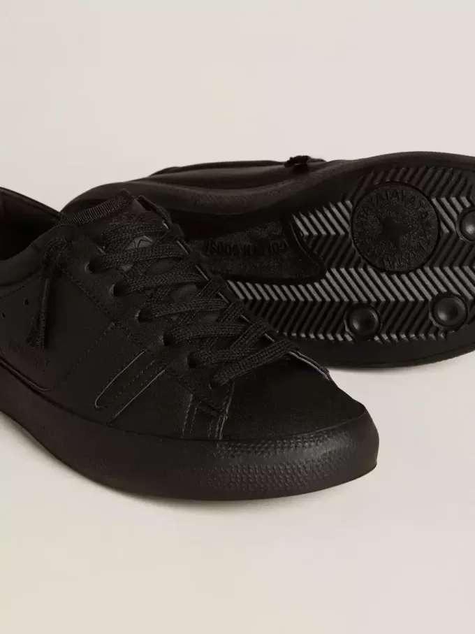 Zapatillas sostenibles Yatay Modelo 1B con parte superior de origen biológico y Y negra