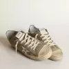 Zapatillas V-Star para hombre en ante gris paloma con estrella de piel metalizada plateada Zapatillas V-Star para hombre en ante gris paloma con estrella de piel metalizada plateada